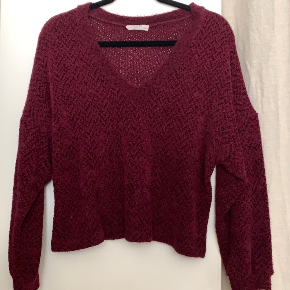 Jolie vneck burgundy sweater